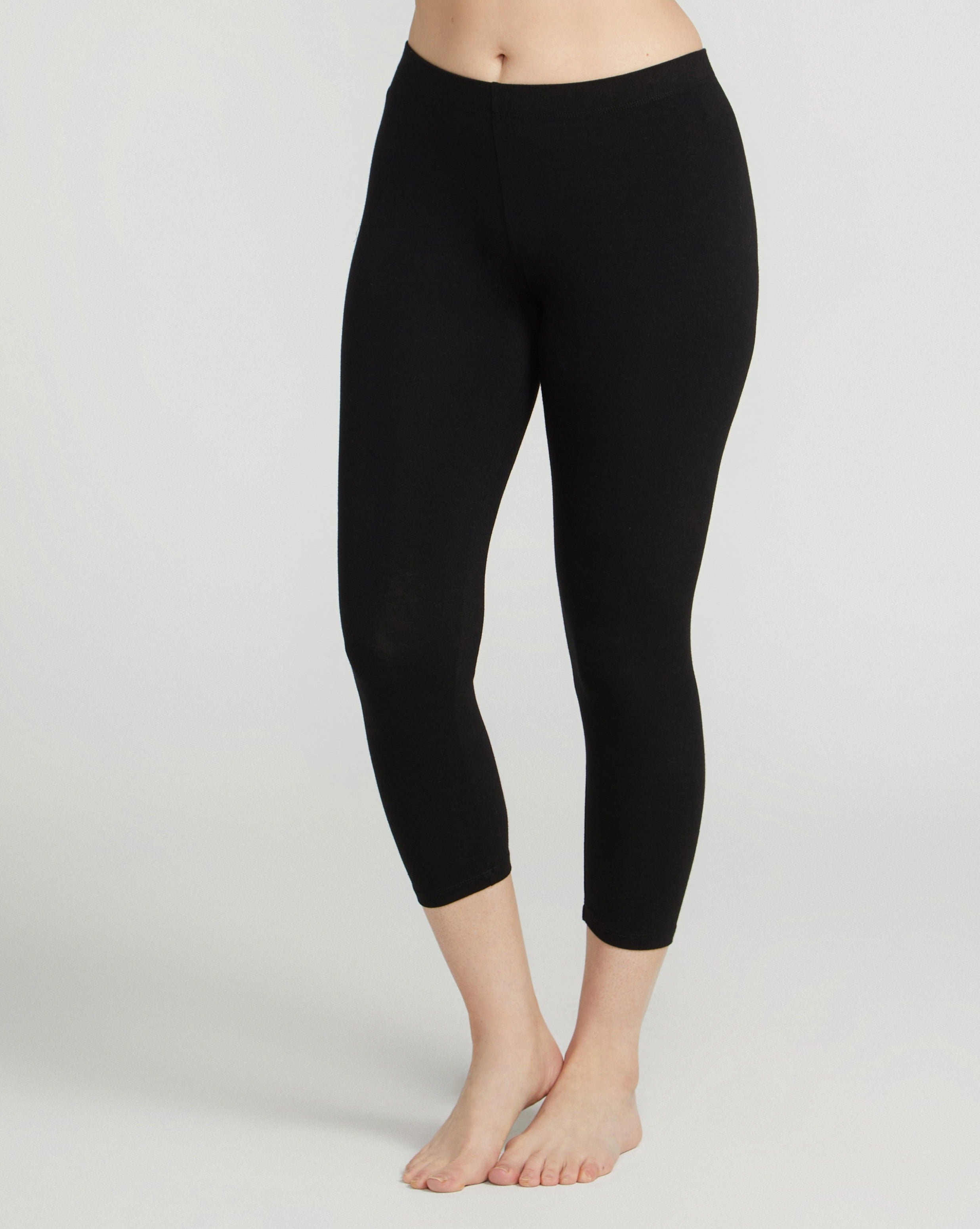 Buy Van Heusen Women Proactive Snug Fit & High Stretch 3/4th Leggings -  Black Online